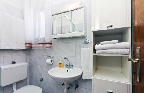 Beautiful Apartment In Hrboki With Wifi - Photo 39