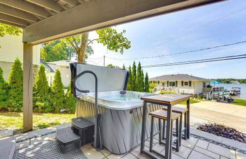 Swim & Fish! Lakefront Clarklake Apt w/ Hot Tub - Foto 3