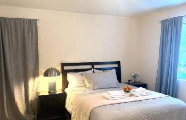 Spacious 3BR 3BA Home ,Sleep 9,3 Car Garage Garden Near DTLA Pasadena Hollywood - Foto 8