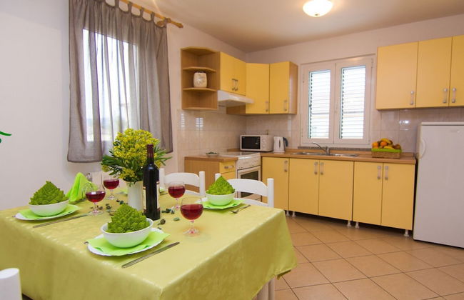 Refined and Timeless Krk Apartment With Terrace - Photo 9