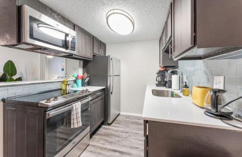 SoCo Chic Apartment Suites Close to Downtown - Foto 32