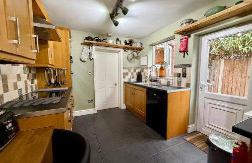 Smart & Comfortable 3-bedroom Victorian house - Photo 9