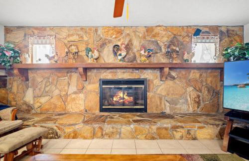 Family Pool Home • Sleeps 8 - Foto 8