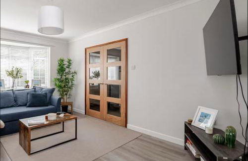 Modern Coastal Retreat, HotTub, Fire Pit, Pets welcome - Photo 7