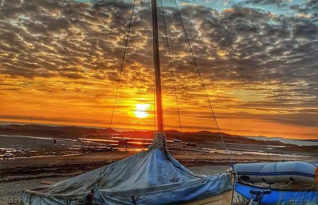 Lligwy House - Charming 3-bed House in Holyhead - Photo 12