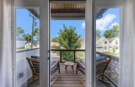 The Maple House - Huge Backyard & Mins to Broadway - Foto 35