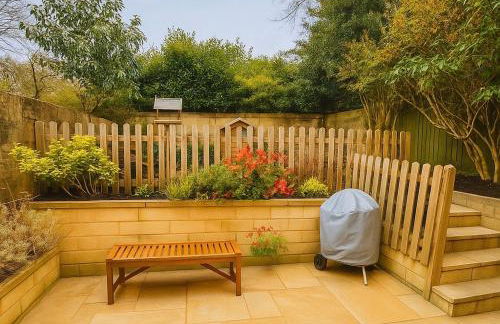 Stunning 5 bed house in enviable location - Photo 20