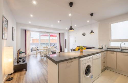 Modern Penthouse with Private Terrace - Photo 15