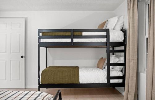 10min to NRG | Hot tub | Sauna | Firepit | 4br 3ba - Foto 53