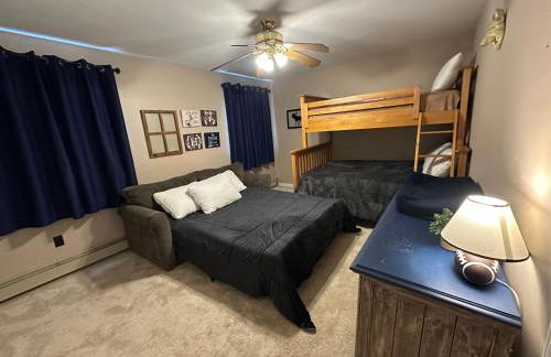 Spacious Family Friendly Backyard Retreat - Photo 12