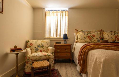 Hot Tub, 5BR2BTH in Guthrie, OK- Near EdmondOKC - Photo 6