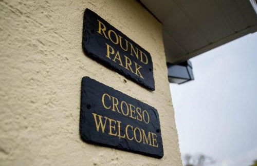 Round Park - A large dog friendly one level holiday cottage for groups and families - Photo 26