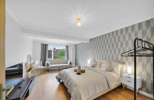 Lux 5 Bed sleeps 11, 10 mins from Wembley Stadium, Jacuzzi and Steam Shower - Photo 44