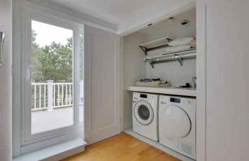 Cape Cod Home w/Ocean View, Roof Top, Pool & Hot Tub - Photo 20