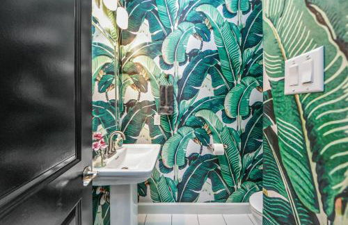 BrandNew! Secret Garden HTX |5BR w/GameRoom+HotTub - Foto 32