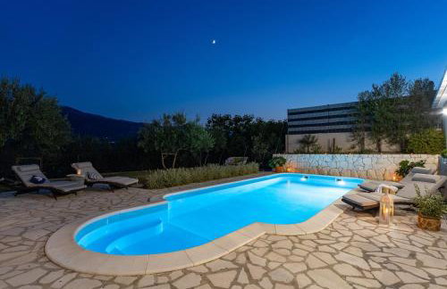Villa Pasika with private 31m2 pool, summer kitchen with BBQ, 4 bedrooms - Photo 33
