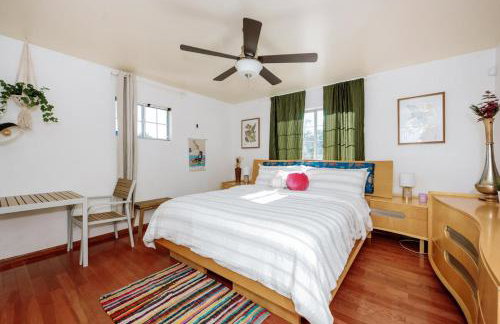 Serene Silver Lake 1 bedroom 1 bathroom Back house With Private Backyard - Photo 9