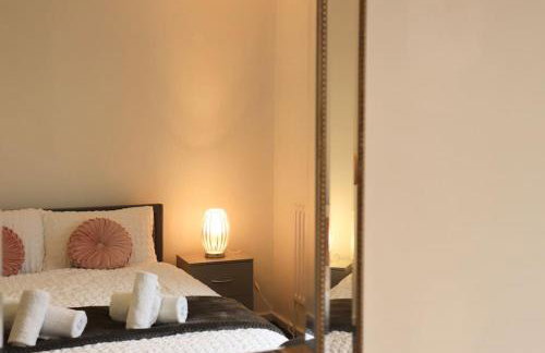 Charming 3 Bedroom Property FREE WiFi & Parking - Foto 14