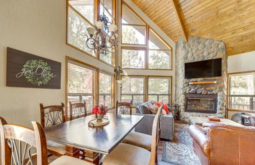 Fire Pit and Wraparound Porch Munds Park Cabin! - Foto 5