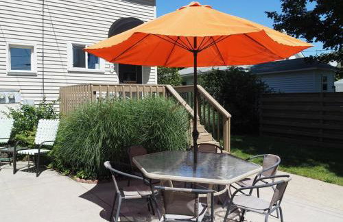 The Cute & Cozy - Lower Apt - Great Location! - Photo 6