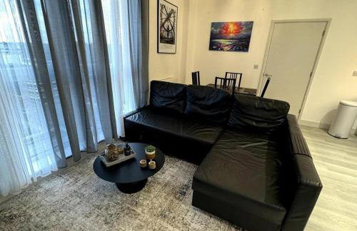 Cozy Bracknell Apartment With Modern Amenities - Photo 21