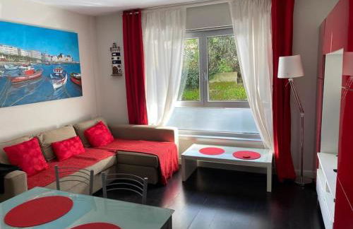 Apartamento de playa familiar, piscina y garaje. - Foto 1