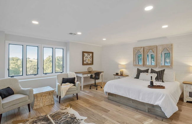 Hidden Oaks Farmhouse by Avantstay Hot Tub, Deck - Foto 25