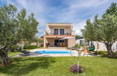 Villa Sunny Olive - Photo 1