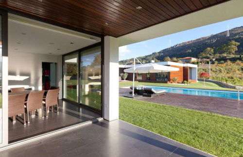 Elegant Villa Near Vieira do Minho with Pool - Foto 2