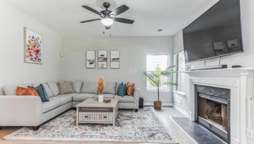 Country Haven - Hot Tub & Pool! Game Room, King Beds, Mins 2 dwtn - Foto 3