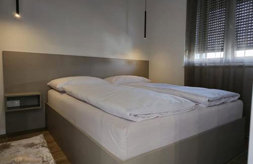 Apartment M - Self Check-In - Photo 13