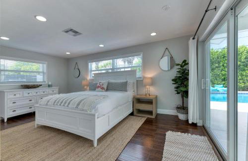 Tropical Villa Pool Home w/ Tiki Bar! Sleeps 9! - Foto 15