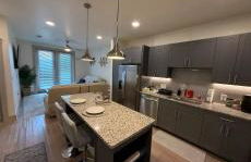 Cozy Luxury Modern Apartment movie couches - Foto 30