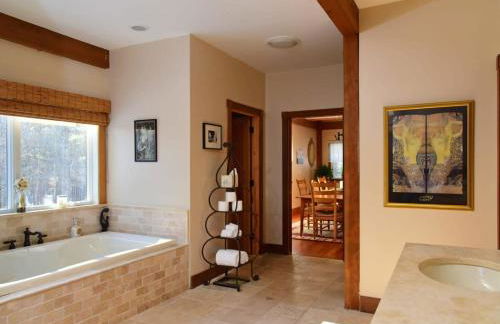 Berkshire Vacation Rentals: Peaceful Post and Beam Loft Sleeps 9 - Foto 24