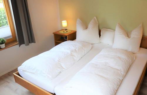 Wohnung #5 mit Balkon - zentrale dennoch ruhige Lage mit Terrasse - Stadtbus vor der Tür! - Foto 12