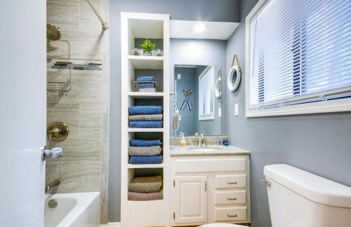 Waterfront Home with Views and Dock in Sunrise Beach! - Foto 13