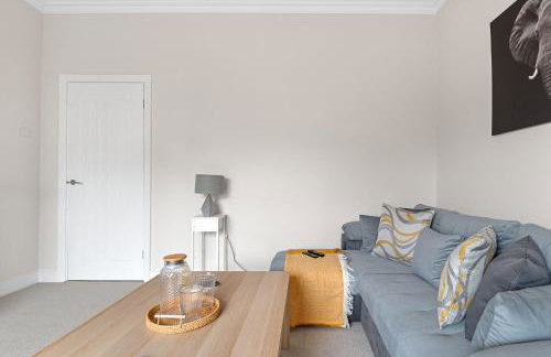 Whitehill - 3-Bed Home from Home, Sleeps 7, Great for Groups & Workers, FREE Parking & Netflix - Hosted by Stay Host Save - Photo 13