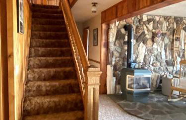 Charming Riverfront Guest House with Deck Overlooking Madison River, Near Ennis, Montana - Foto 25