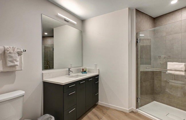 Global Luxury Suites at Town Center - Photo 69