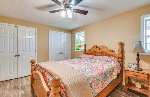 6 Mi to Lake Liberty Pet-Friendly Home with Yard - Foto 10