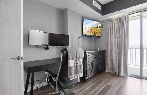 Modern Decor, Views, Grill, Workstation, Boat + 2 PWC Slips & Resort-Style Amenities - Foto 17