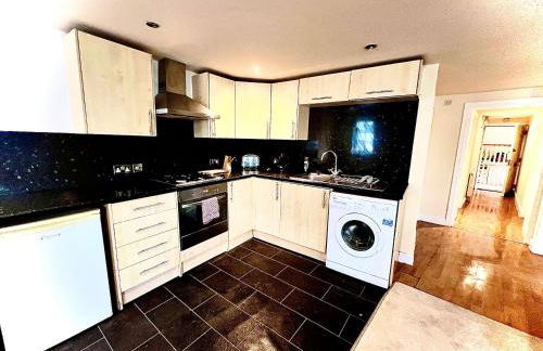 2 bed Town Apartment - Foto 3