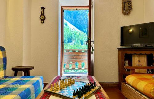 Cozy Three-Room Apartment with Mountain View & Parking - Ussin Chalet - Valtournenche - Foto 7