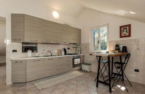 Kejani attic apt Scenic Views, Lux bath, Fast Wi-fi - Foto 21