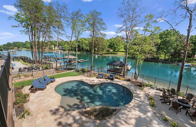 Black Bear Lodge by Avantstay Lakefront Dock Pool Theater Sleeps 20 - Foto 52