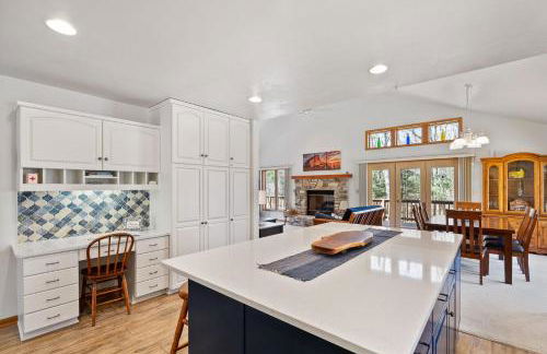 Blue Skies and Cherry Pies by Simple Life Rentals - Foto 29