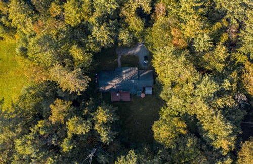 Charming Swan Lake Apartment with Deck! - Foto 3