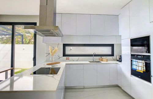 Noah - Private Sunset Hideaway by LovelyStay - Photo 7