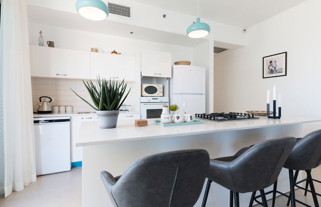 Artsy Modern Bright Apt in Bat Yam - Foto 14