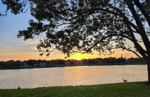 Golden Twilight 1 bed Pet-friendly, Large backyard - Foto 27